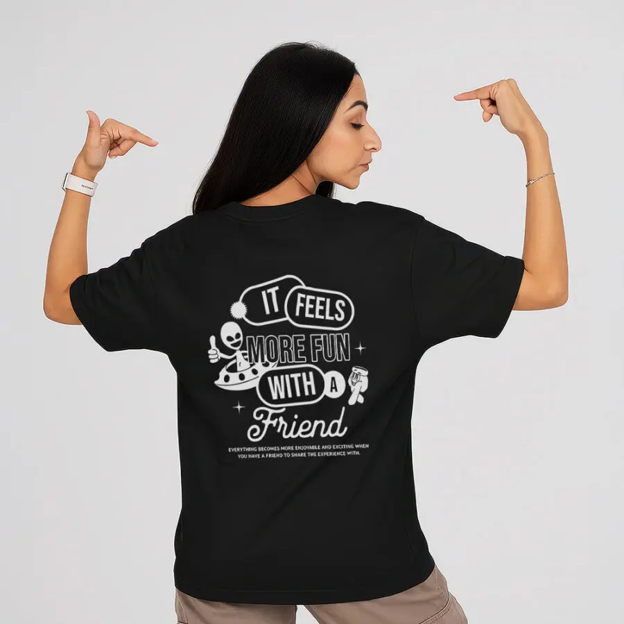 Remera de It Feels More Fun Friends